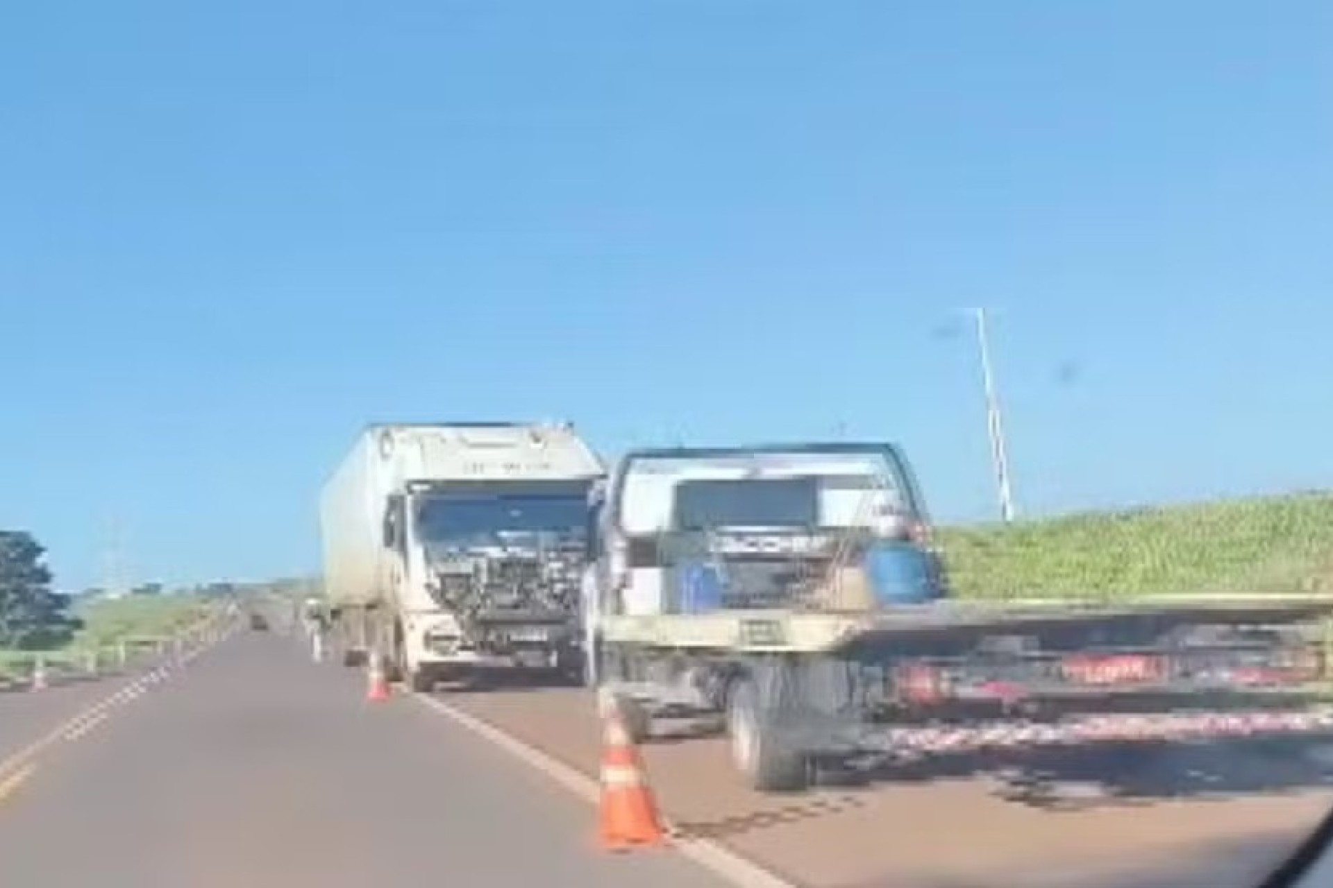 Assalto: Homem tem caminhão-tanque roubado e morre em batida enquanto era feito refém no Paraná