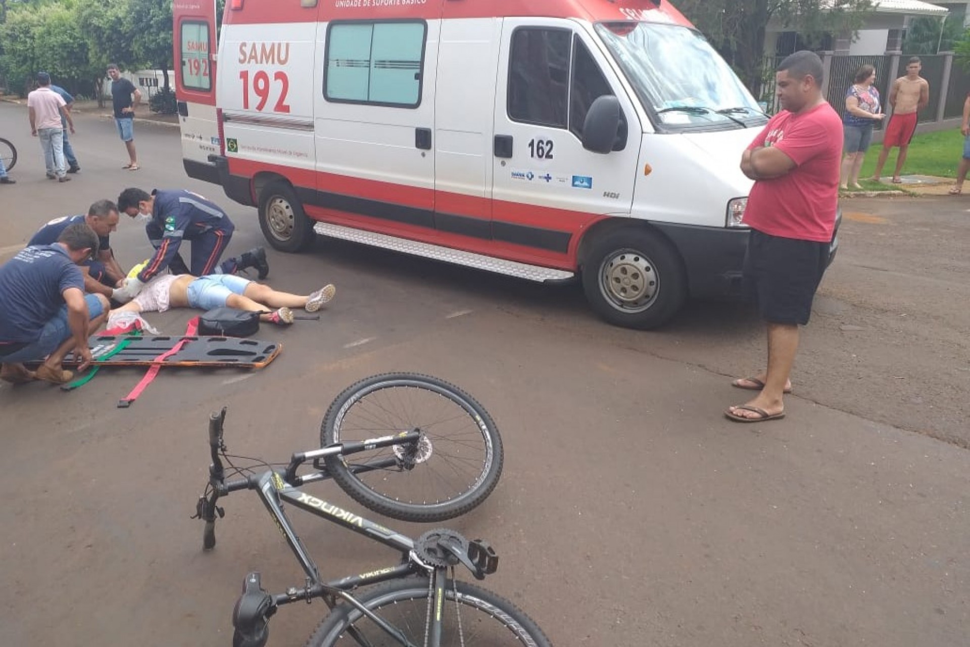 Ciclista e atropelada no centro de Missal