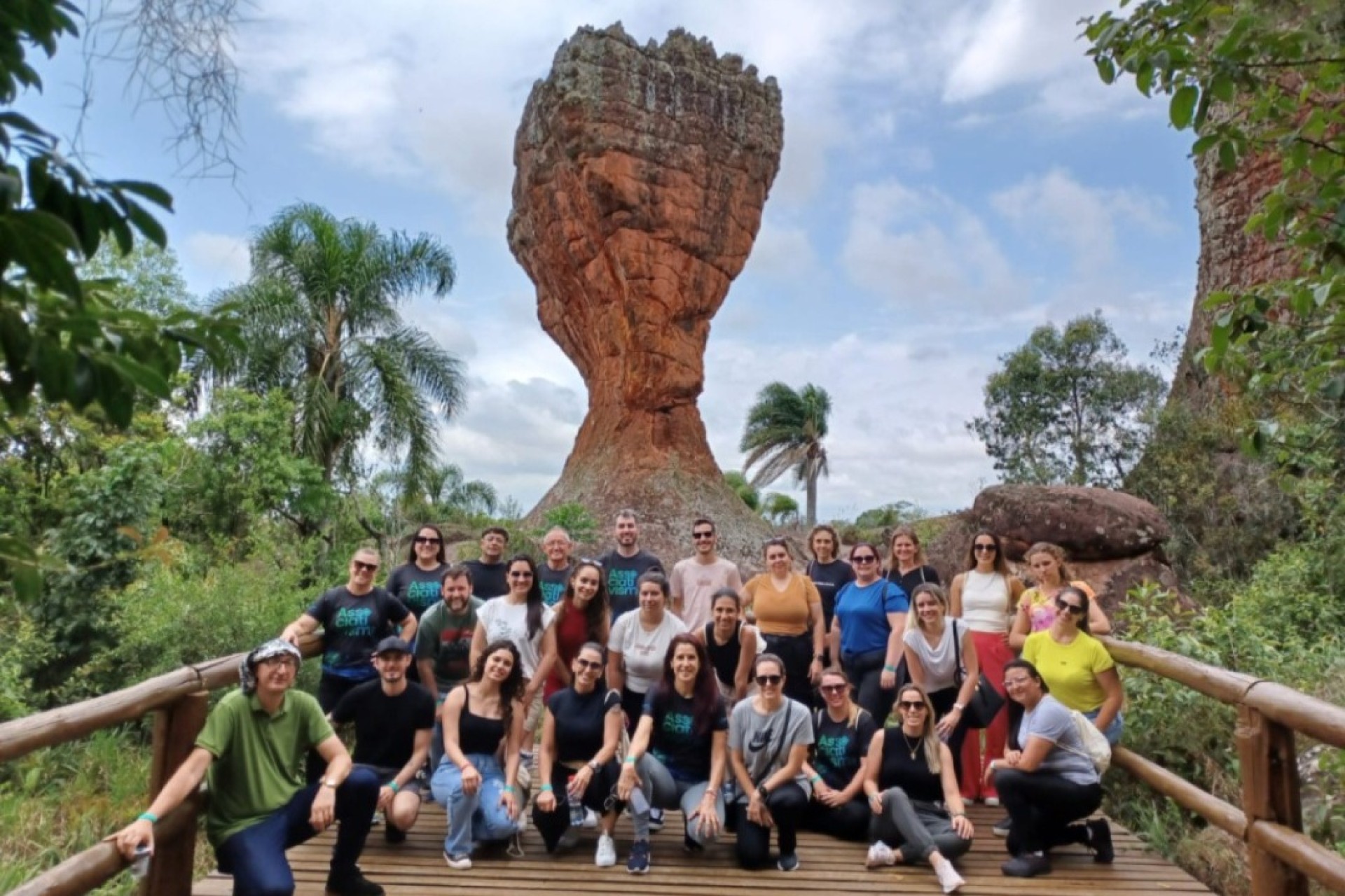 Comitiva da Caciopar visita Vila Velha, um dos principais cartões-postais do Paraná