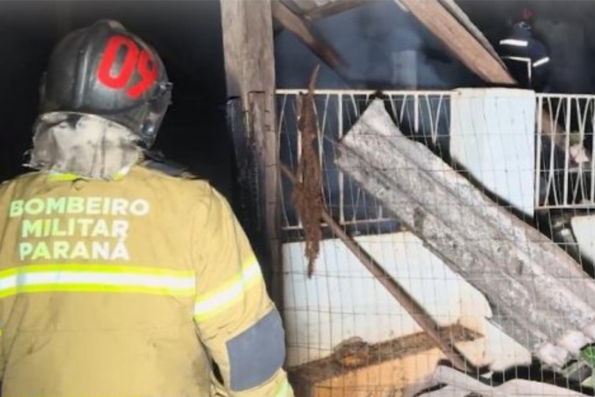 Corpo carbonizado é encontrado dentro de casa incendiada no PR