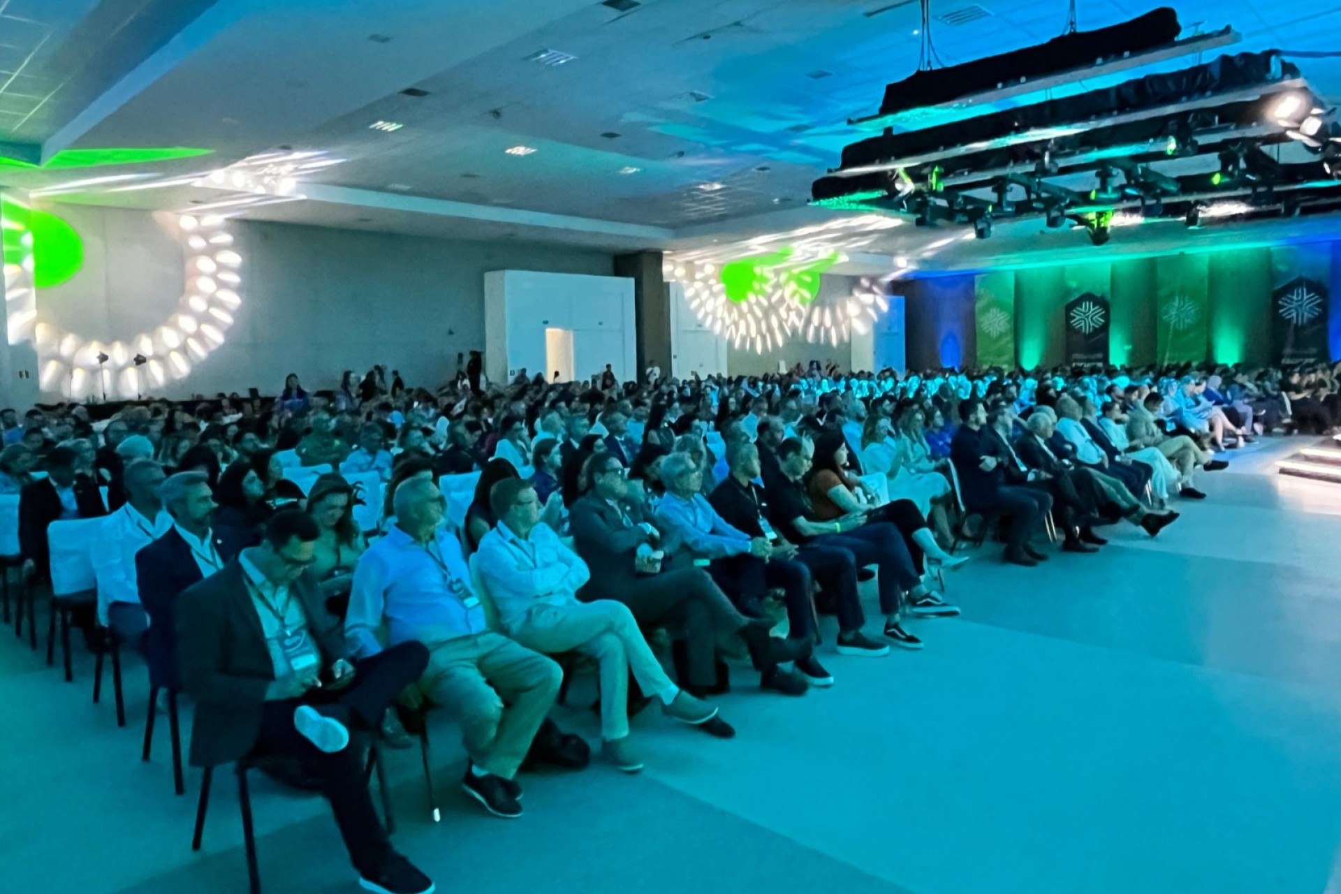 Cresol participa de congresso empresarial em Foz do Iguaçu