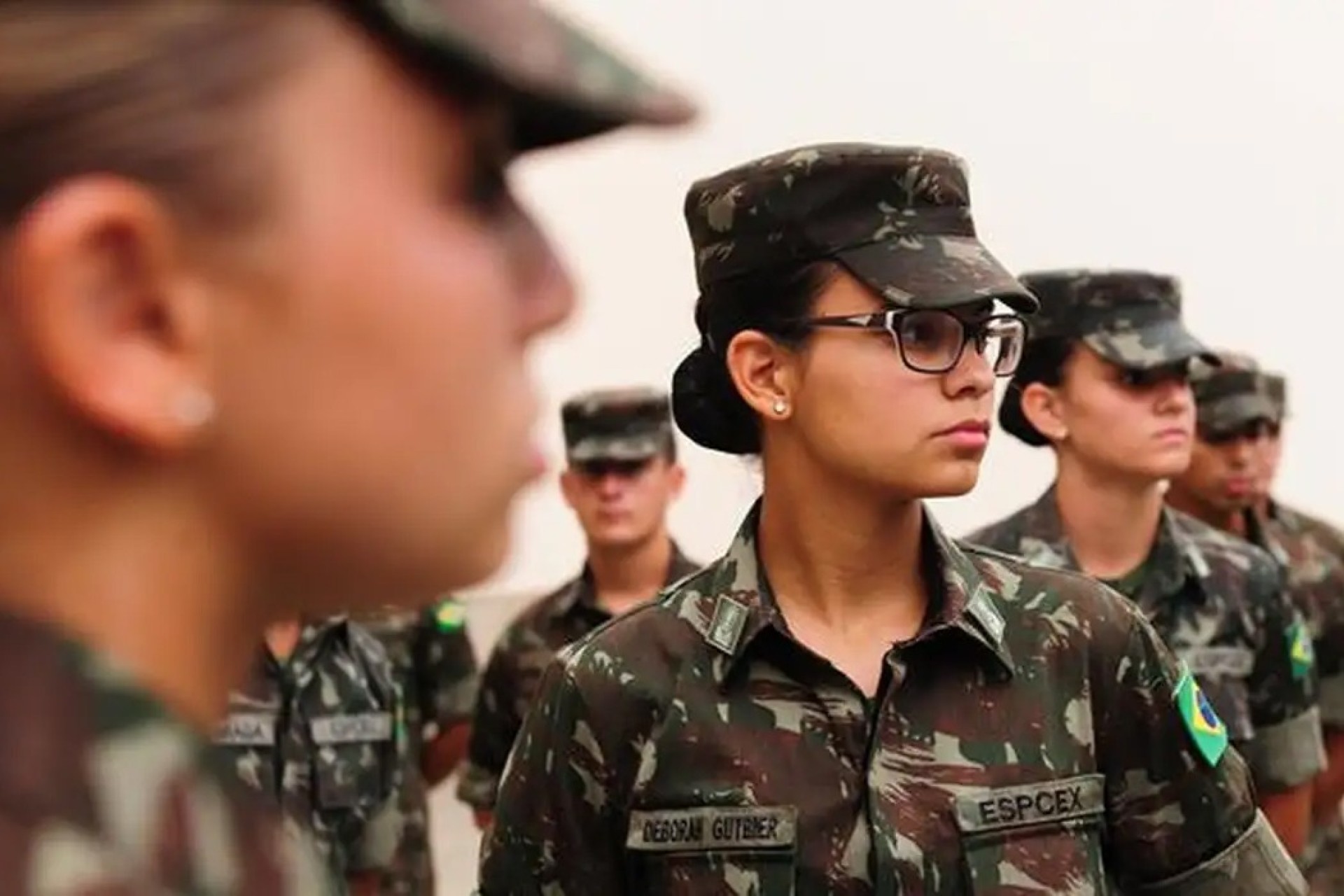 Forças Armadas iniciam alistamento voluntário feminino