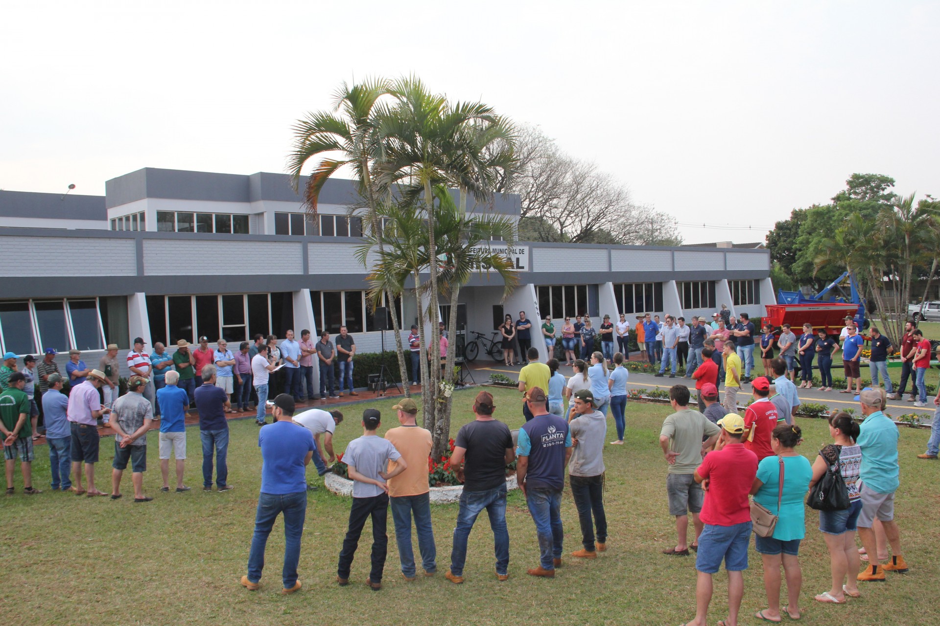 Nove comunidades recebem equipamentos agrícolas em Missal