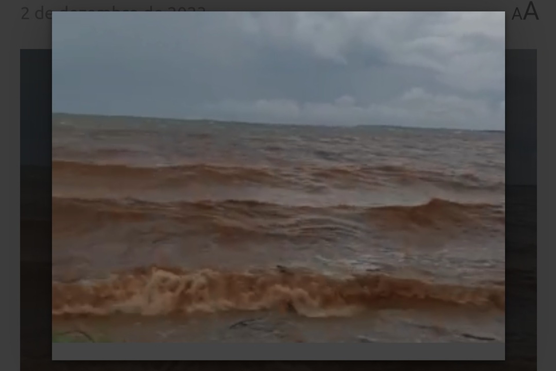 Pescadores ficam à deriva e são resgatados após embarcação naufragar em Itaipulândia