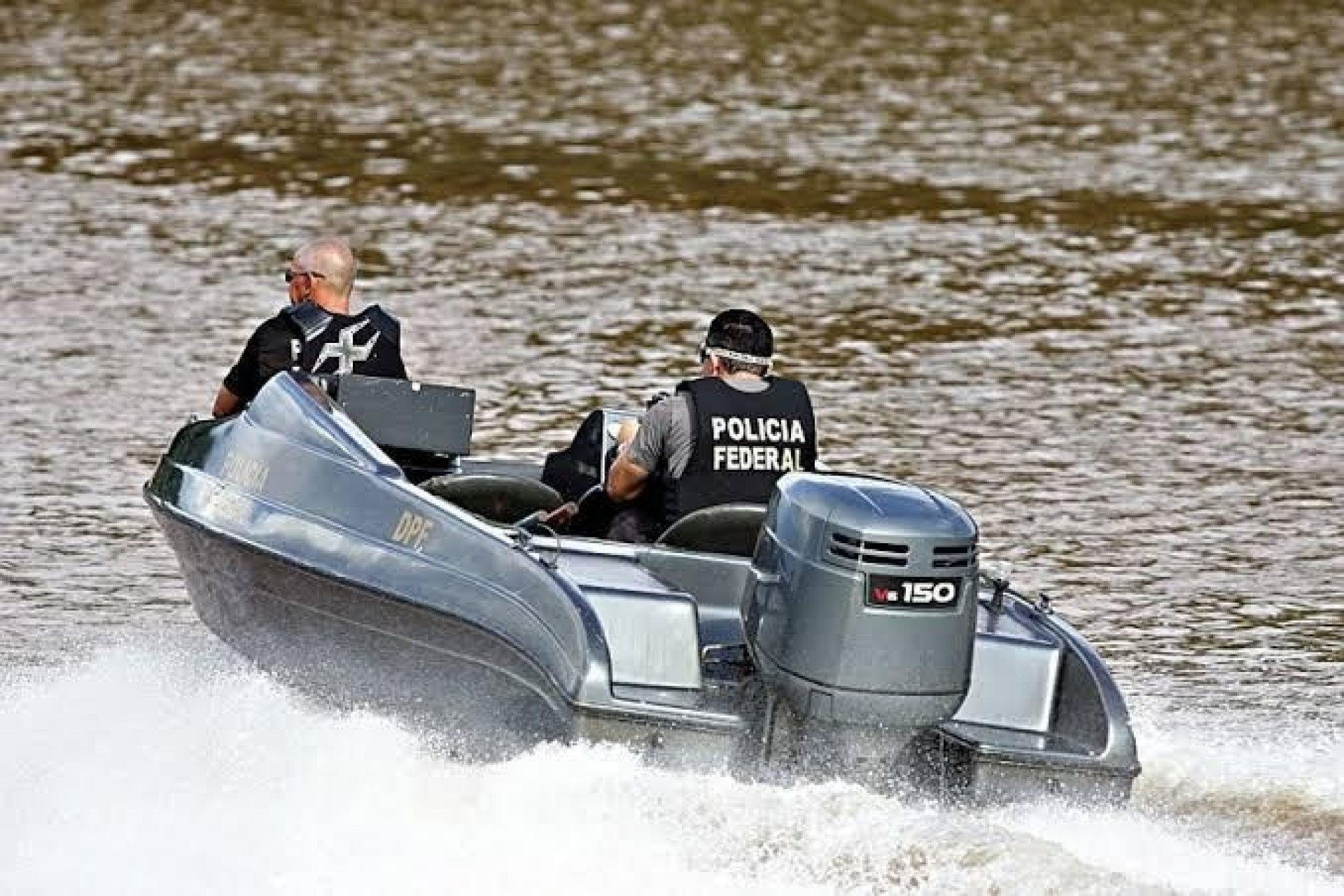 PF resgata pescadores à deriva em Santa Helena no Lago de Itaipu