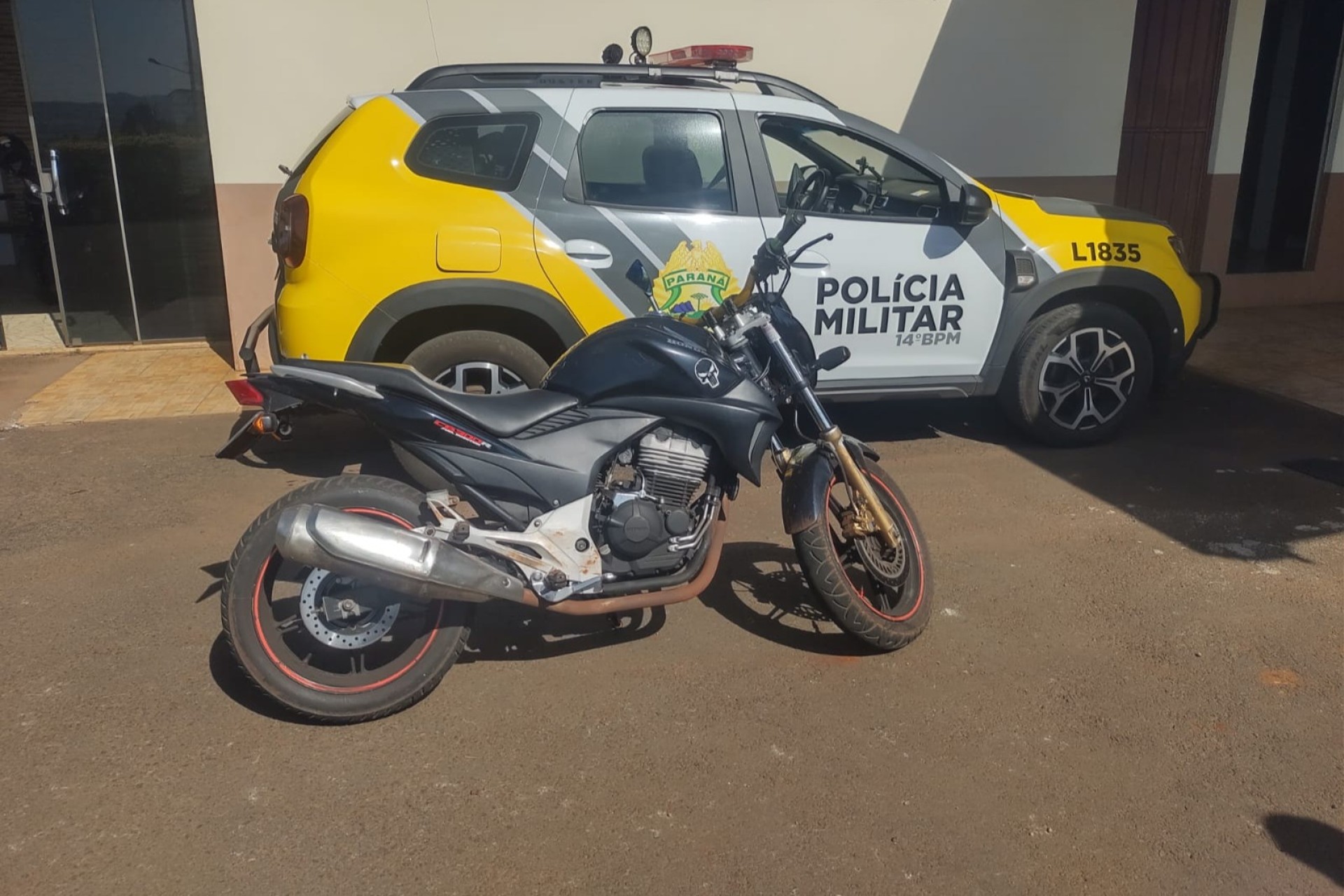 Polícia Militar de Missal apreende motocicleta e detém suspeitos após denúncia anônima