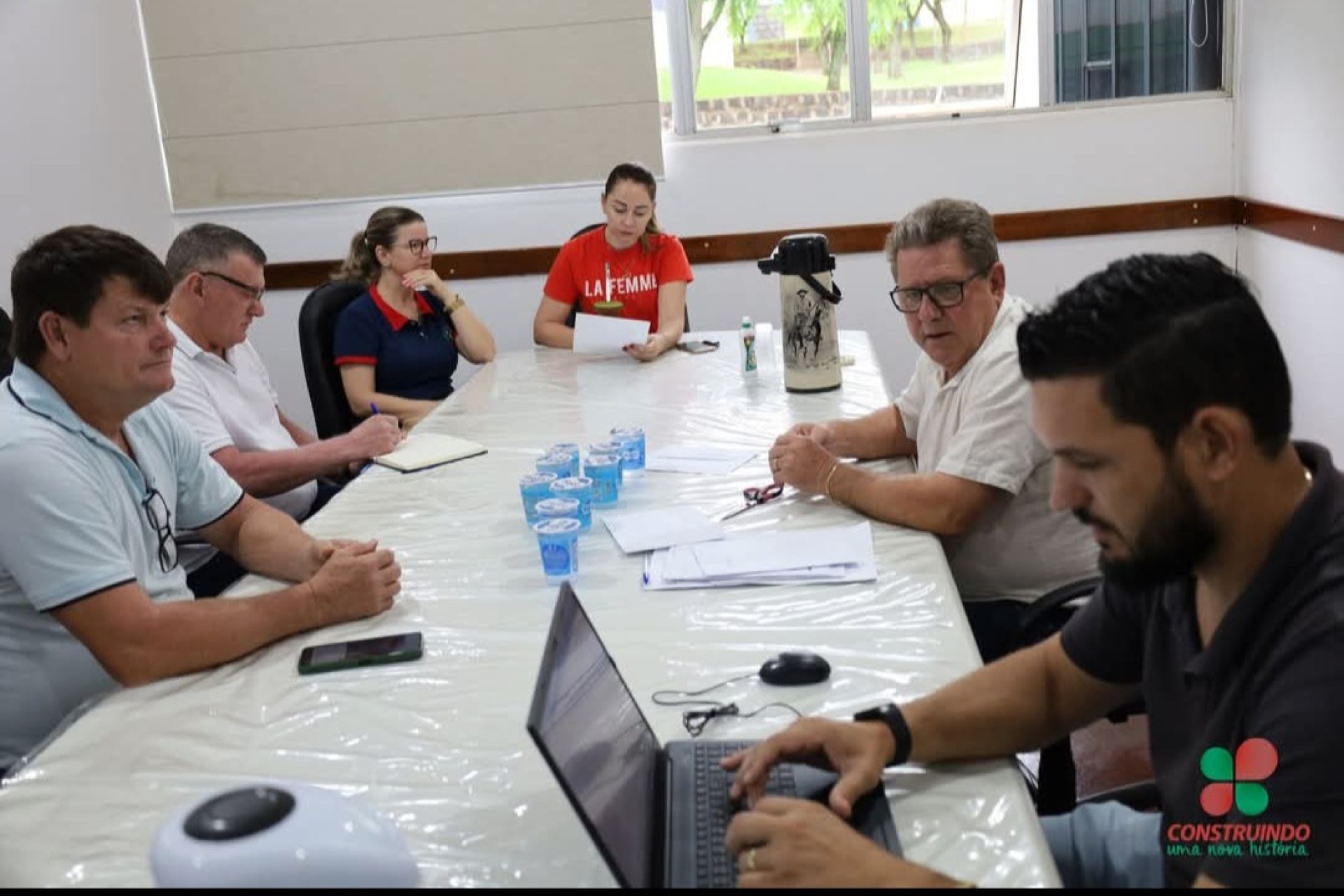 Prefeito Ferrari recebe indicações de nomes para secretaria de Educação na próxima gestão