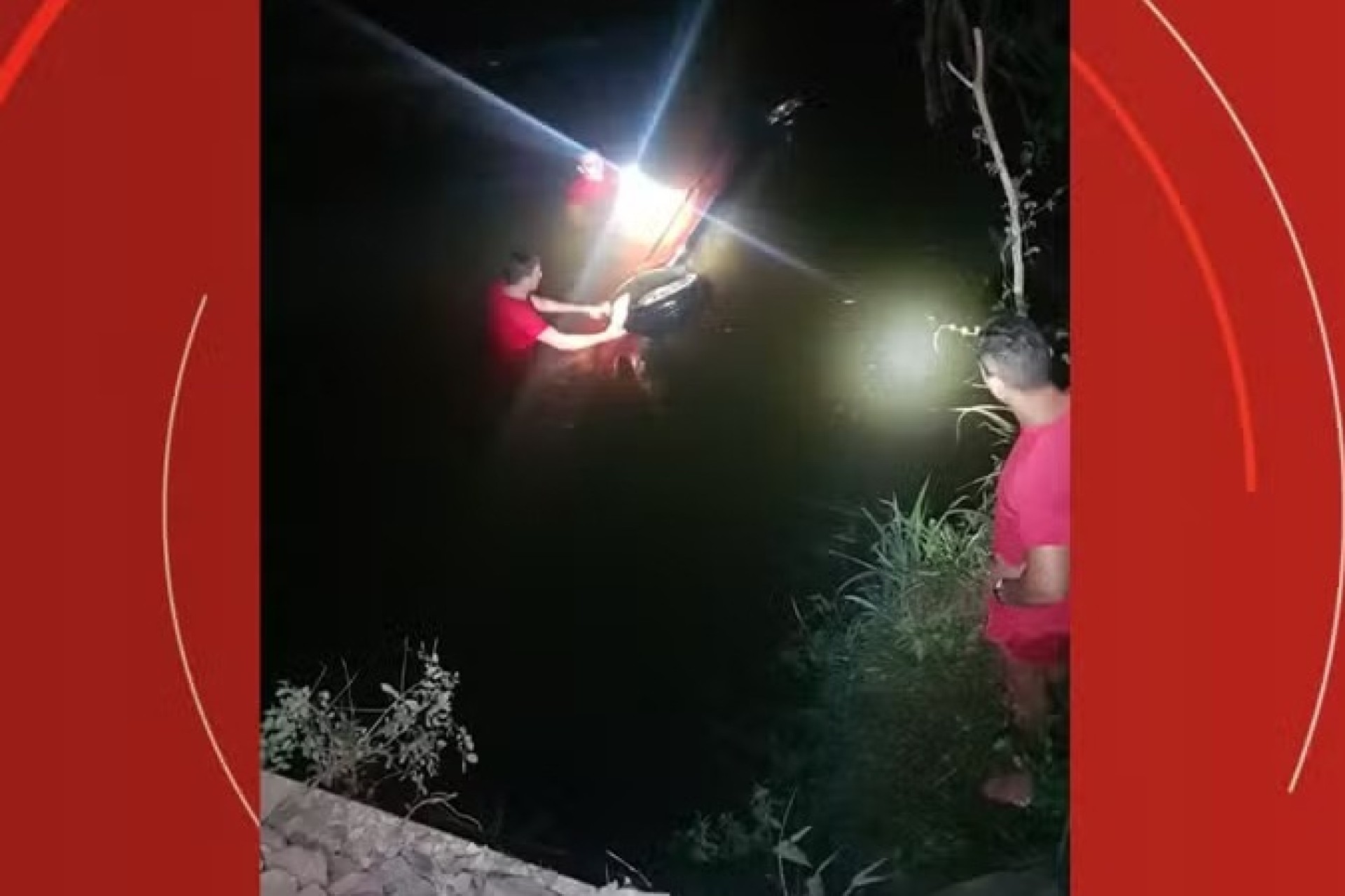 Três mulheres morrem após carro cair de ponte e ficar submerso em rio, no Paraná