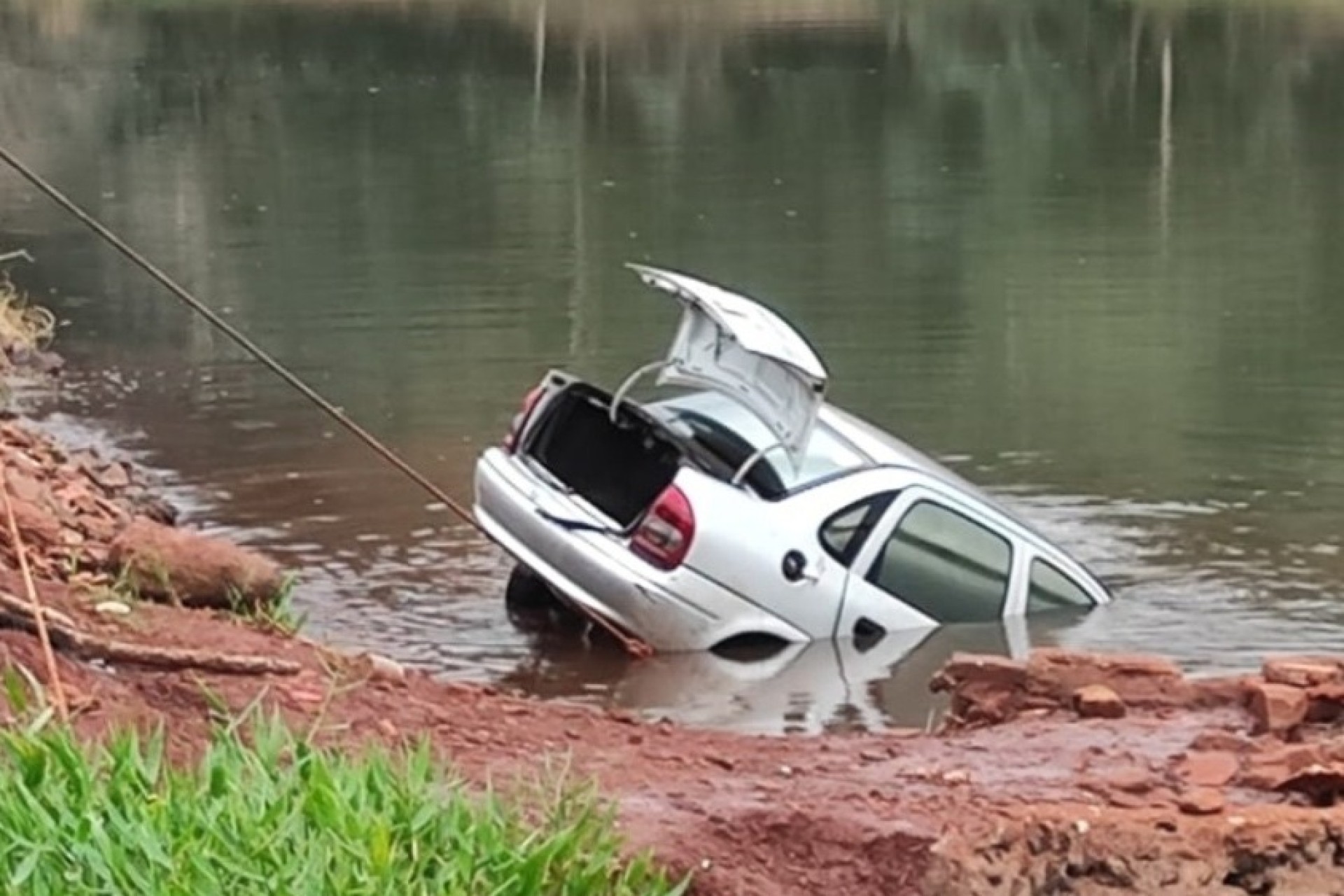 Veículo de Jovem Desaparecido é Encontrado Submerso no Lago de Itaipu em São Miguel do Iguaçu