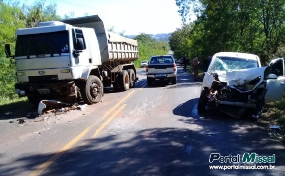 Acidente envolve três carros na PR 495 entre Missal e Medianeira