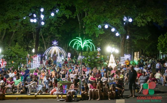 Acender das Luzes e Invasão dos Papais Noéis marcam abertura da Programação Natalina em Missal