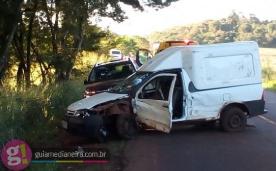 Acidente envolvendo dois veículos é registrado na rodovia PR 495