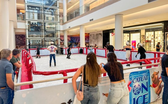 Catuaí Shopping Cascavel inaugura pista de patinação no gelo