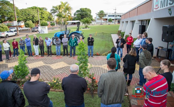 Comunidade de Águas Claras será beneficiada com um Trator