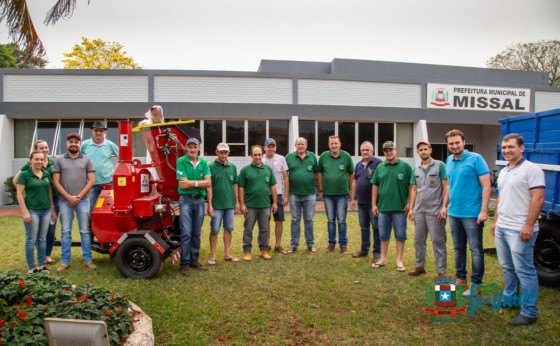 Conselho Municipal de Agricultura e Meio Ambiente recebe triturador de galhos