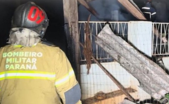 Corpo carbonizado é encontrado dentro de casa incendiada no PR