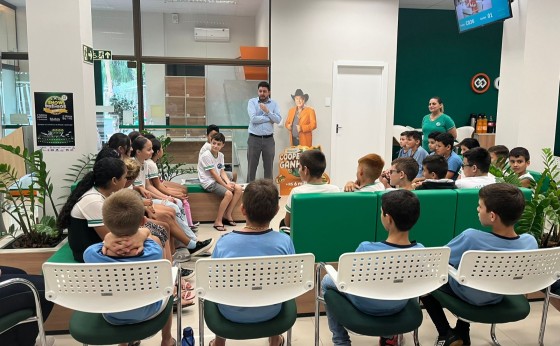 Cresol beneficia 650 alunos com projetos educacionais