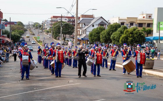 Desfile Cívico em Missal reflete sobre o desafio da família e da escola pela Educação