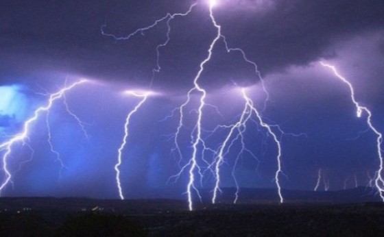 Paraná deve ter chuva de granizo e ventos de até 100 km/h nesta terça-feira (9)