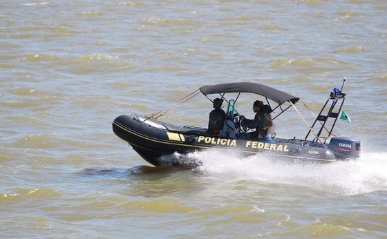 Pescadores são resgatados após naufrágio no 