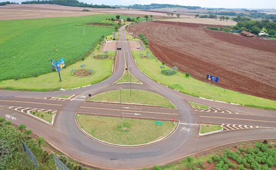 Pintura de faixas melhora sinalização viária e trafegabilidade em Itaipulândia