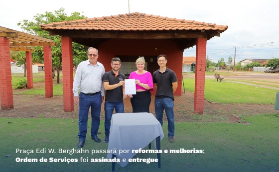 Praça Edi W. Berghahn passará por reformas e melhorias; Ordem de Serviços foi assinada e entregue