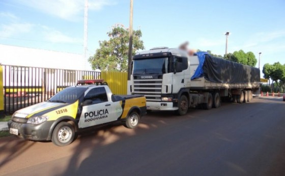 PRE de Santa Helena apreende carreta carregada com cigarros contrabandeados do Paraguai