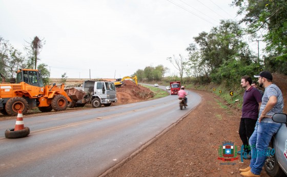 Retirada de Barranco na curva do São Vicente proporciona maior visibilidade aos motoristas