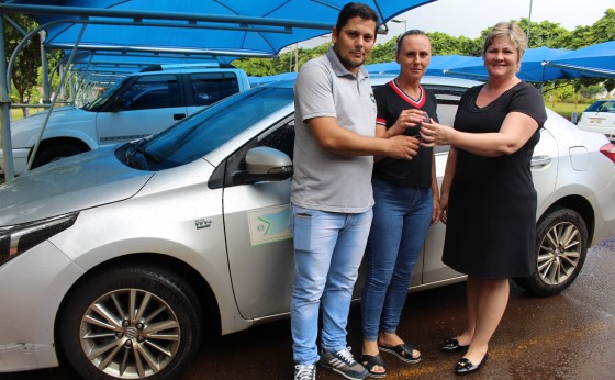 Secretaria de Saúde recebe carro para transporte de pacientes