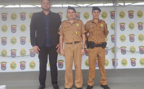 Soldado Caumo recebe medalha de prata em comemoração do aniversário da Policia Militar em Foz